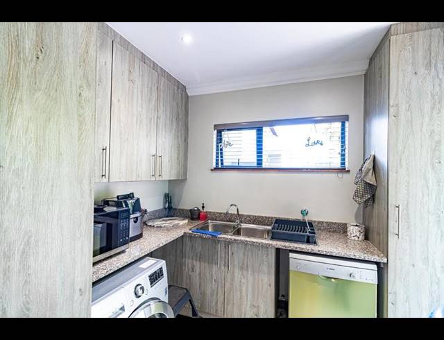 3 BEDROOM HOUSE FOR SALE IN MIDSTREAM ESTATE